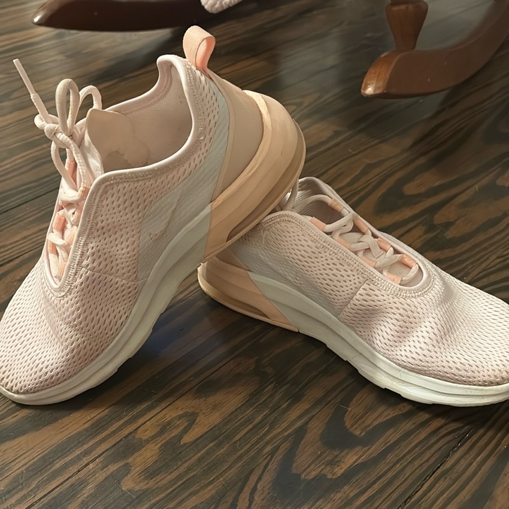 Nike Air Pink Tennis Shoes Size 8.5